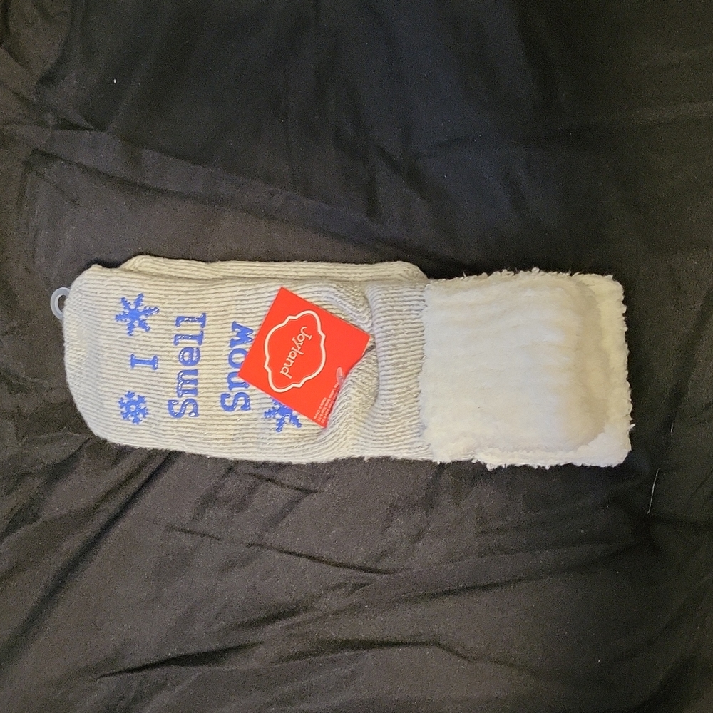 Christmas holiday fuzzy comfy socks - I smell snow - Picture 3 of 6